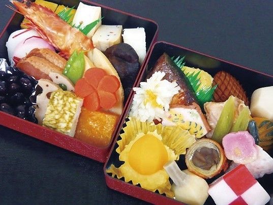 正月はおせちメニューを提供。豪華で縁起の良い食材がたくさん詰まっている。幸先の良い一年のスタートを切れる。