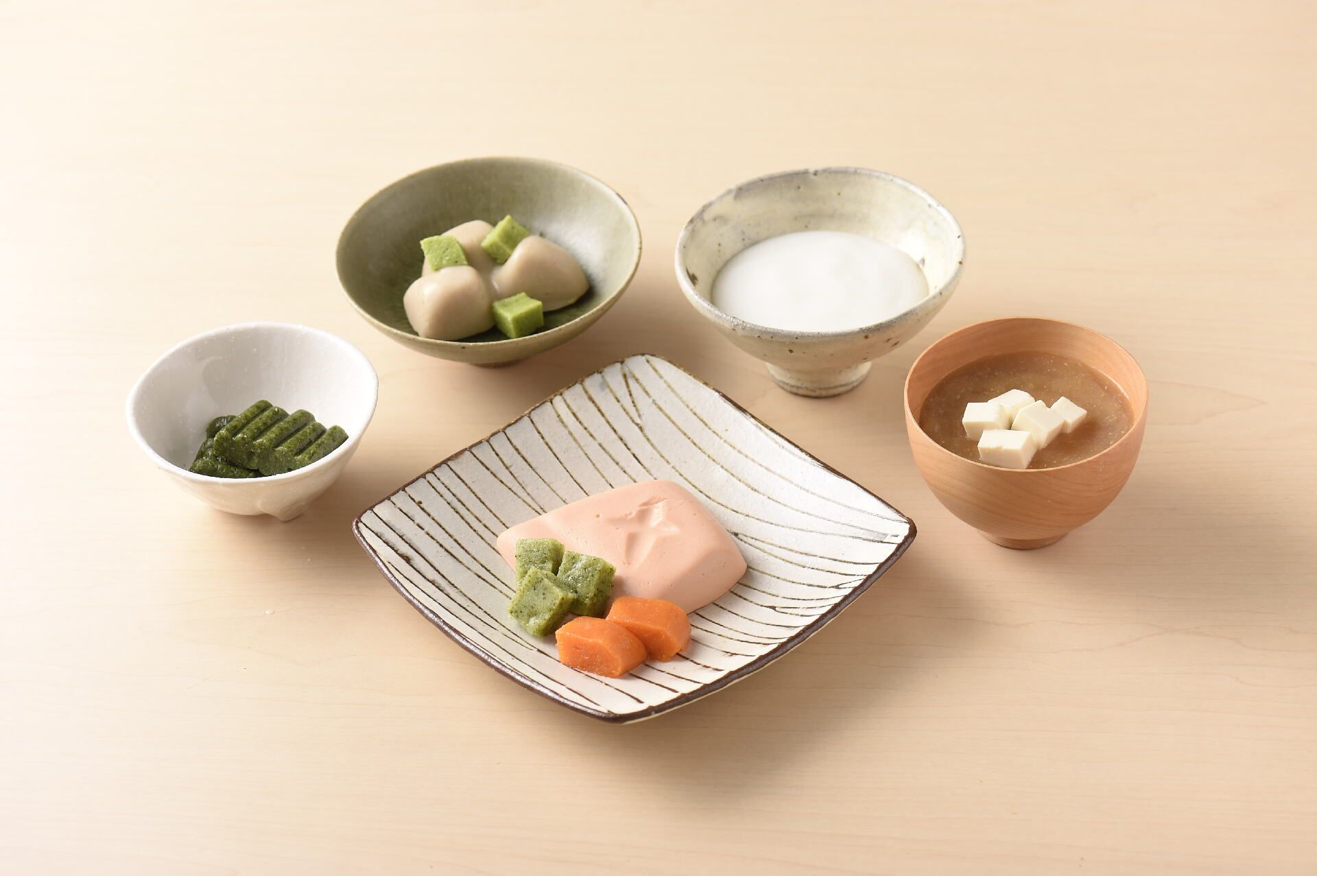 魚や野菜の煮物のソフト食の一例