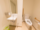 介護施設の清潔なトイレ設備
