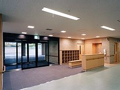 明るいエントランスホール