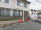 静かな住宅街にある介護施設外観