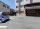 介護施設の外観と駐車場