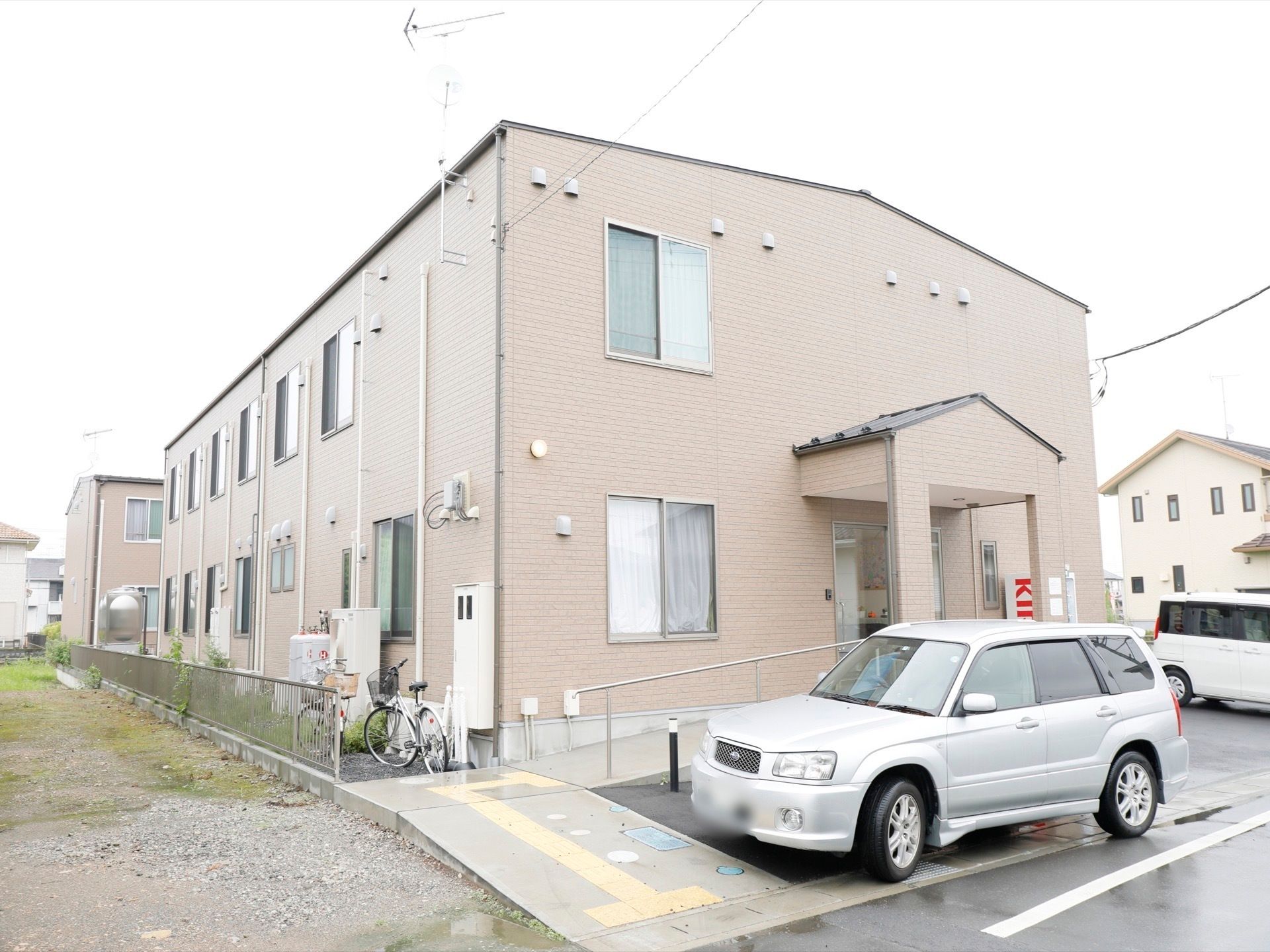 閑静な住宅地に立地し、静かで穏やかな生活を送ることができる。周囲の散策など、季節を感じながら過ごすことができる。
