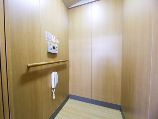 エレベーター内