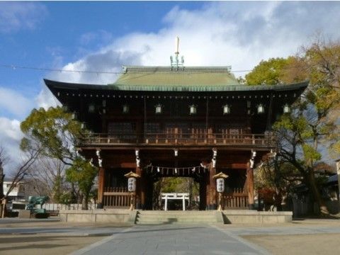延喜式にも記述があり紀元前創建と伝わる由緒正しい神社は、全国的にはお百度参りで有名で、腫物の神様といわれている。