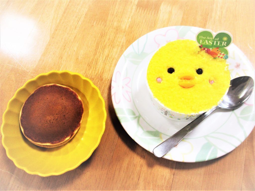 ひよこの顔を模したカップのデザート