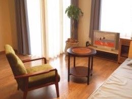 ゆとりのある居室には家具などを自身で持ち込むことができるため、普段と変わらない生活を送ることが可能である。