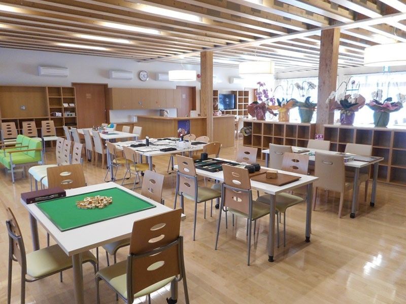 共有スペースには娯楽用品も充実している。ボードゲームやカラオケなどの多様な設備で、楽しいひと時を過ごすことができる。