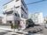 当ホームは4階建てである。2階から4階にかけてベランダが設置されている。2階のベランダは上階よりも突出しており、屋根も別に設けられている。