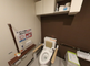 バリアフリーのトイレと洗面所