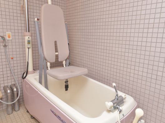 リフト付き浴槽