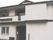 白を基調とした外壁に、黒のアクセントが美しい、モダンな雰囲気の建物。２階建てなので入居者様に負担がかかりにくい。