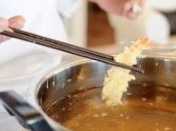 施設内の給食は、旬の食材を使用し調理方法にこだわっている。入居者様が楽しみにしていただけるようなメニューを考えている。