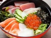 食事にはこだわりがある。温かいもの、冷たいものはそのまま提供できるように心がけている。贅沢な食材が使われることもある。