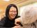 入居者様の状況に応じてスタッフが細やかなサポートにあたっている。笑顔を絶やさず親身になって対応している。