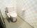 壁と床がタイル張りのトイレは、掃除も楽で清潔である。便座は、温水洗浄機が付いているので、体を清潔に保つのが楽である。