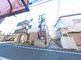穏やかな住宅街の外観