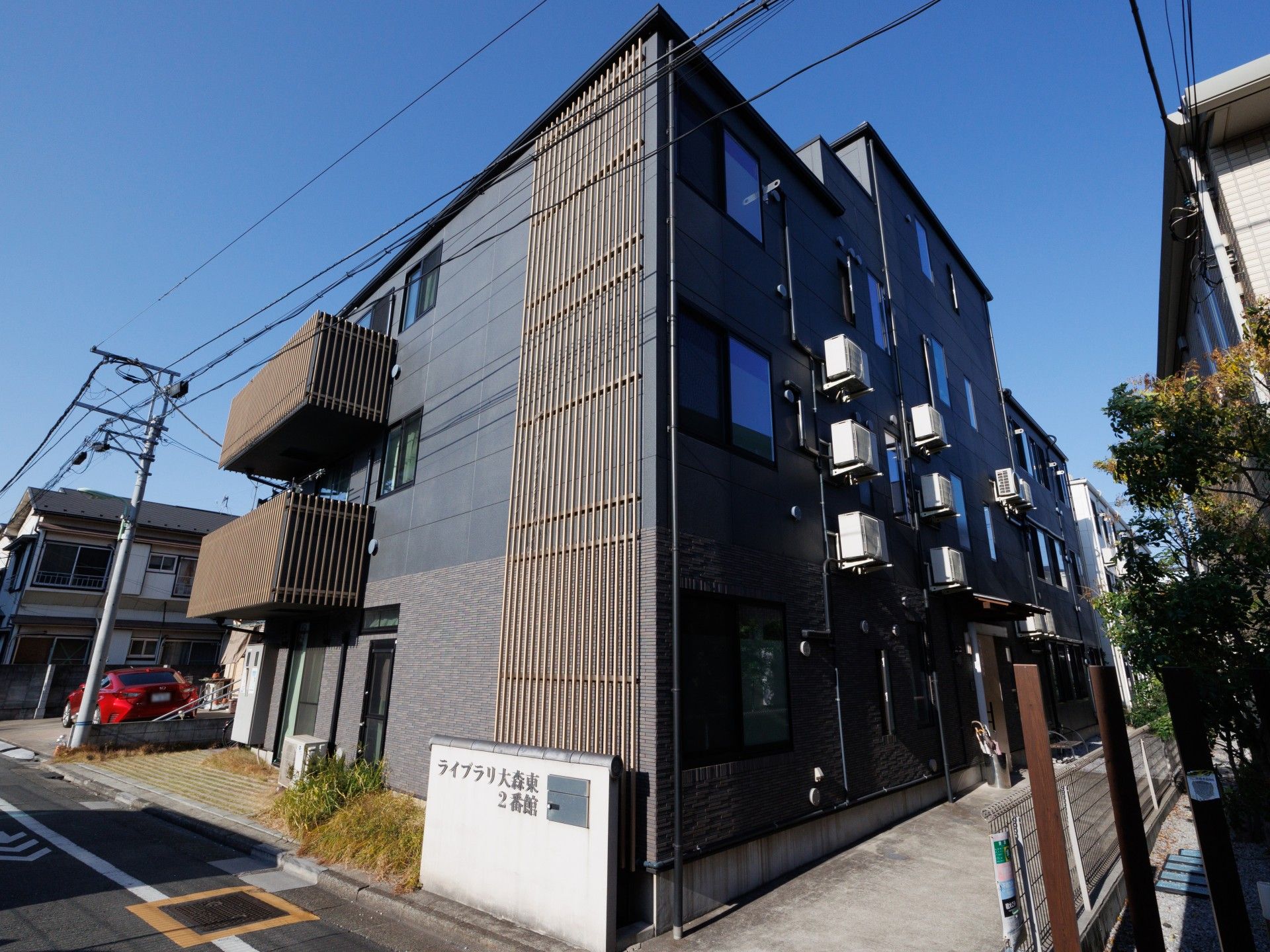 モダンな建物の外観