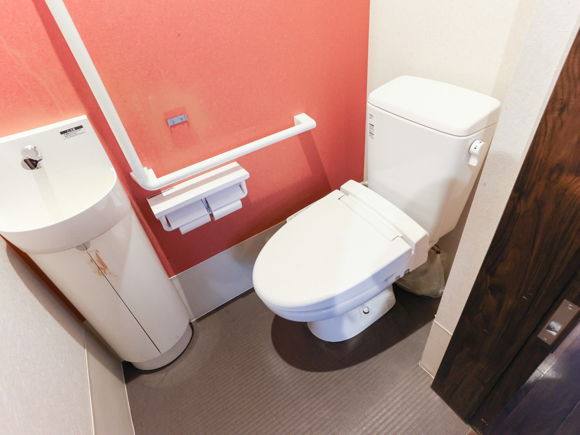 バリアフリーのトイレ設備