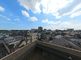 広がる青空と街並みの風景