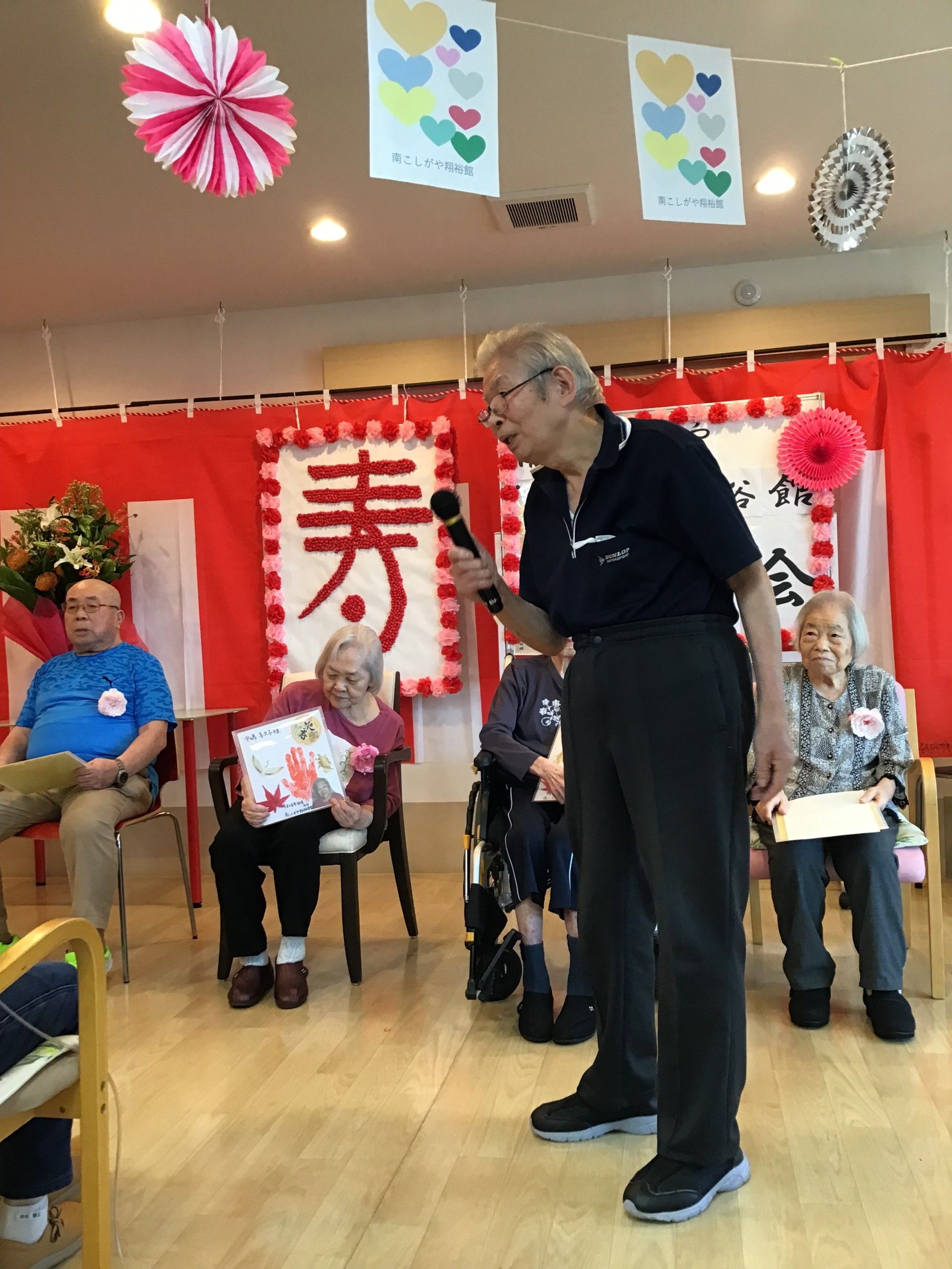 活動する高齢者の集い場