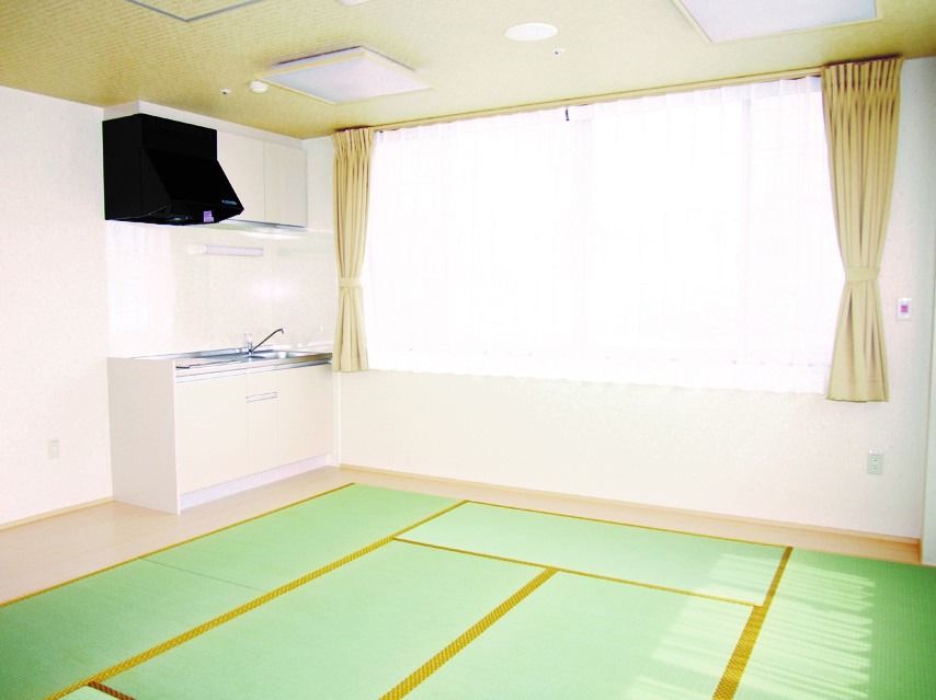 当施設では訪問された入居者様のご家族にお泊りいただける家族部屋もあり、ゆっくりと団らんをお楽しみいただける。