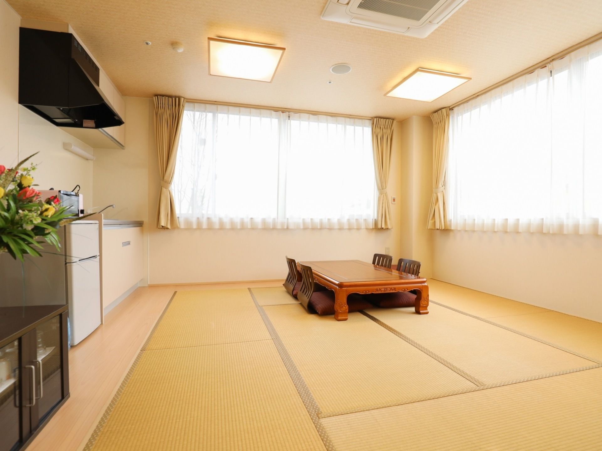 家族室を設け、来訪時に使用することができる。宿泊や食事の出前などができ、家族との時間をゆっくり過ごすことができる。