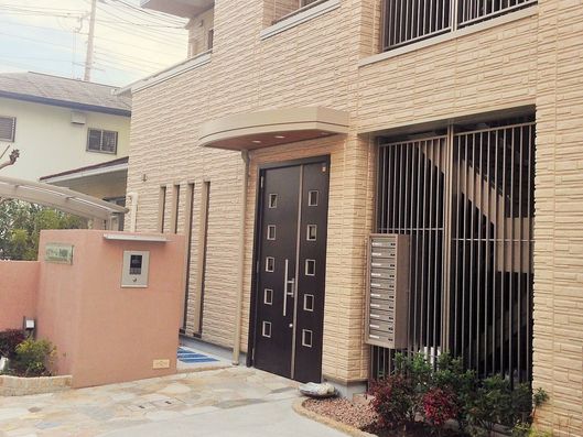 エントランス前