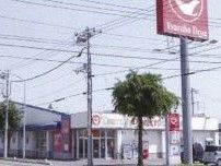 施設の周辺には、日用品から薬まで幅広い商品が揃う薬局がある。すぐに必要なものを買いに行けるので便利である。