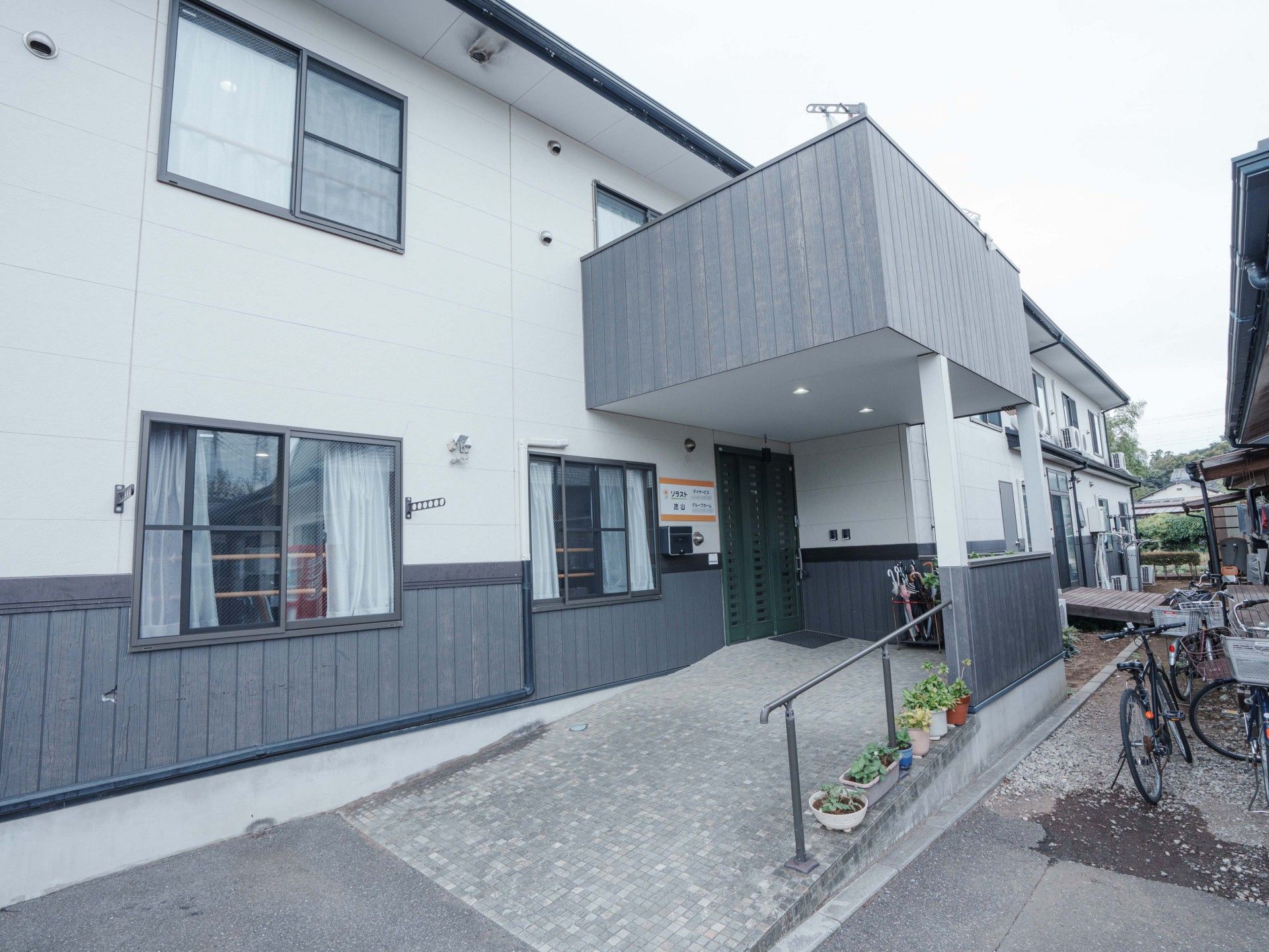 グレート白が基調の建物