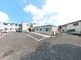 広々とした駐車場の風景