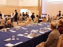 食事の準備が整ったダイニング
