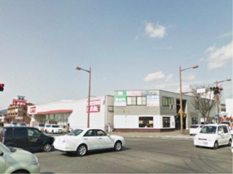 幸ハウス野中の周辺環境。ショッピングができる施設がございます。車での利用ができます。