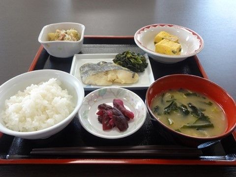 幸ハウス野中の食事。季節に沿ったお食事を毎日楽しみながらお召し上がりいただけます。