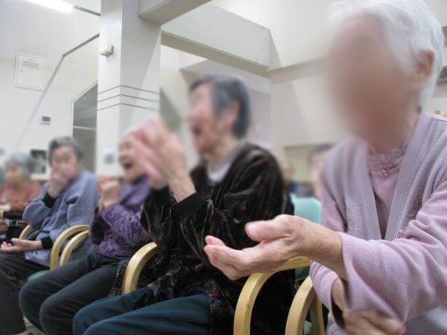 楽しそうな集まりの様子
