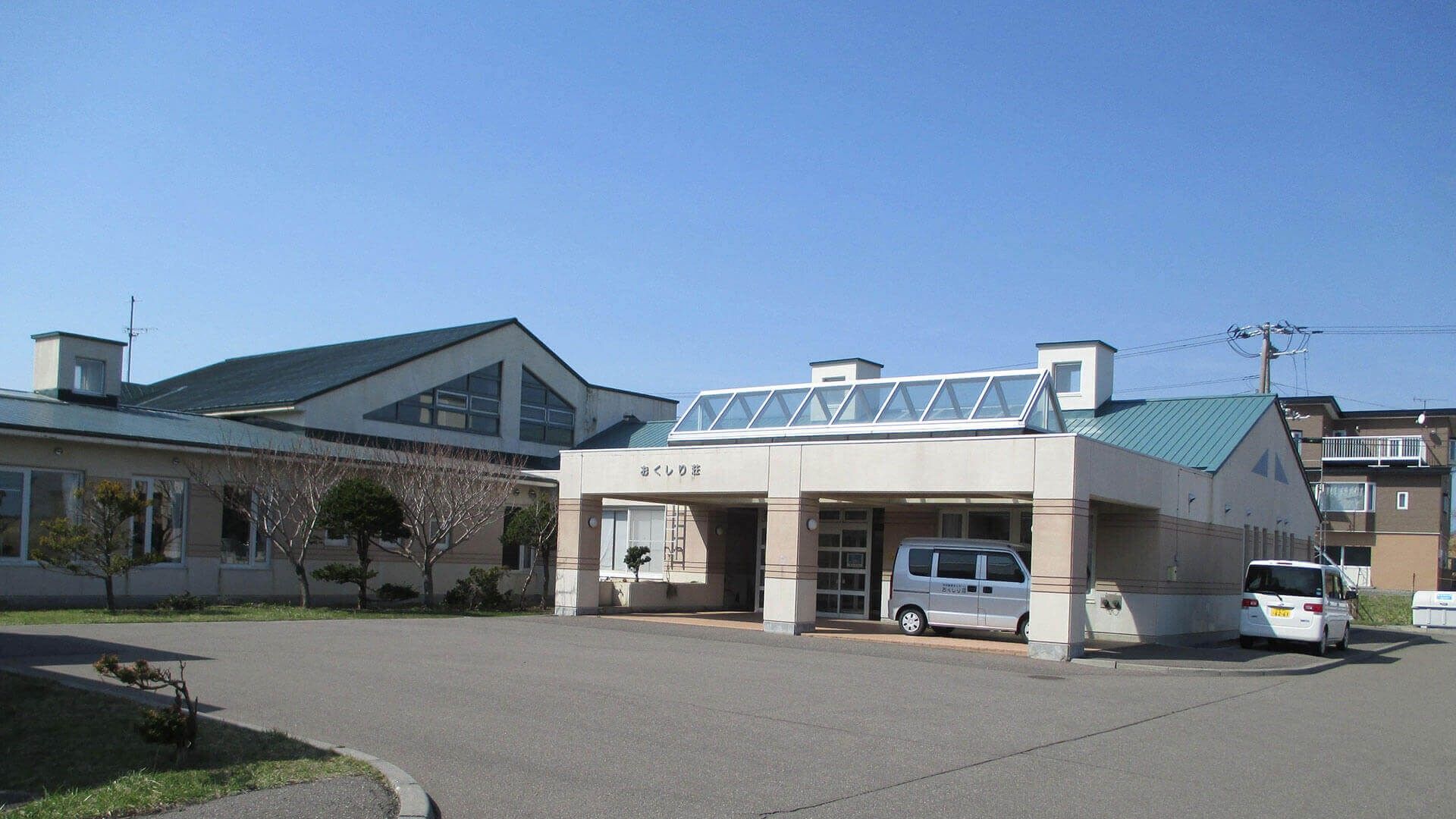 広々とした施設のエントランス