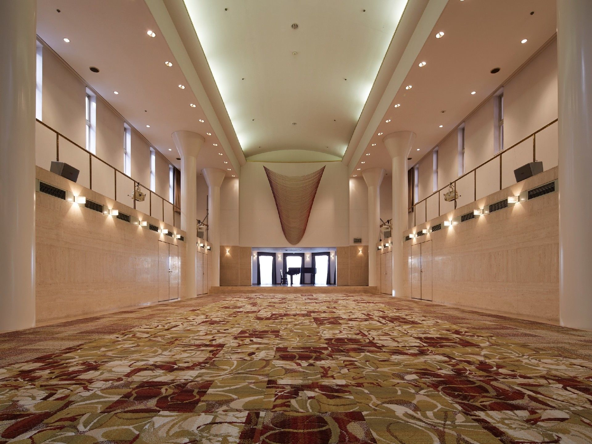 ピアノ演奏などの、コンサートを開催できるホールスペース