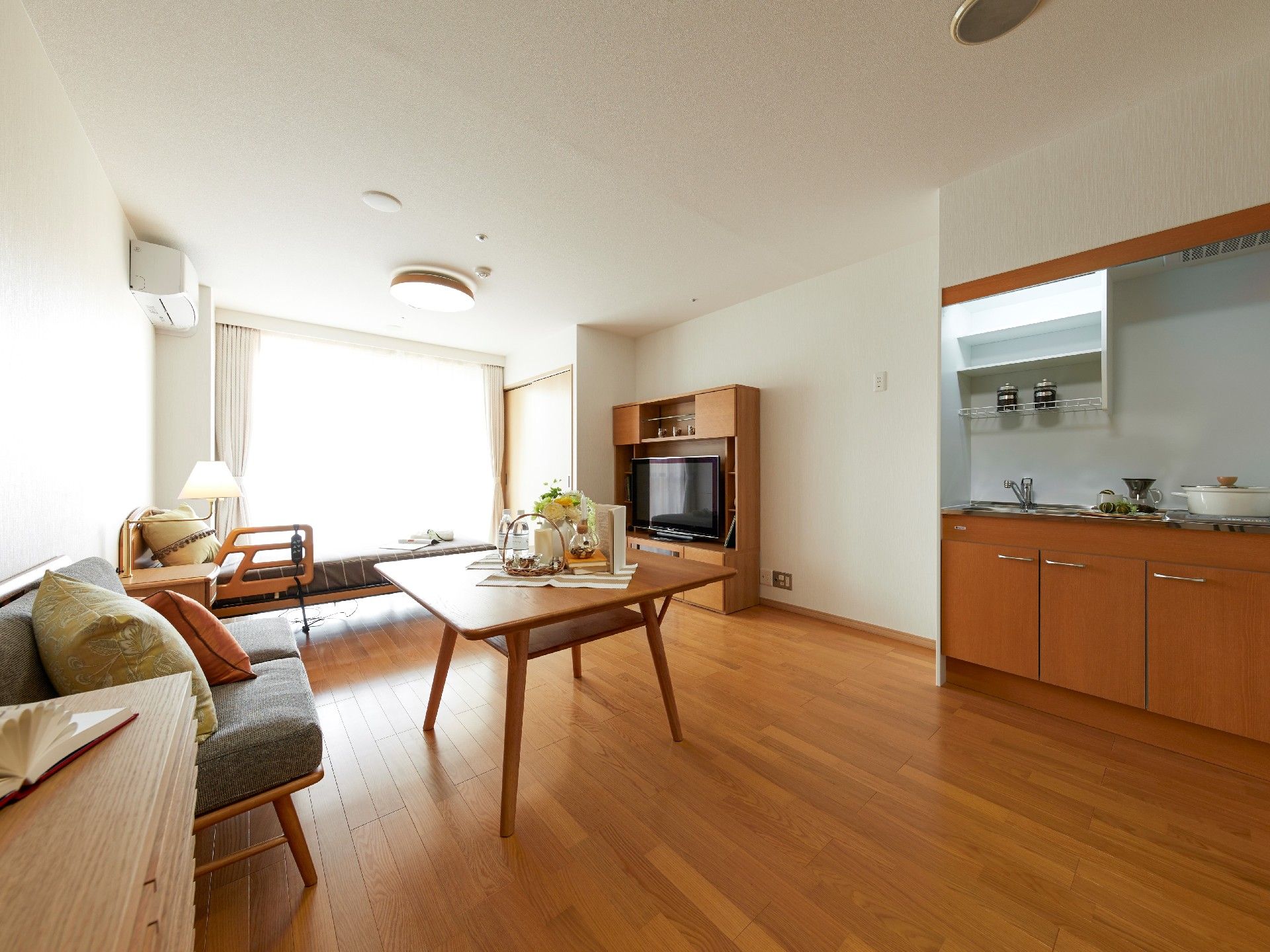 システムキッチン完備で、自宅のように過ごすことのできる居室