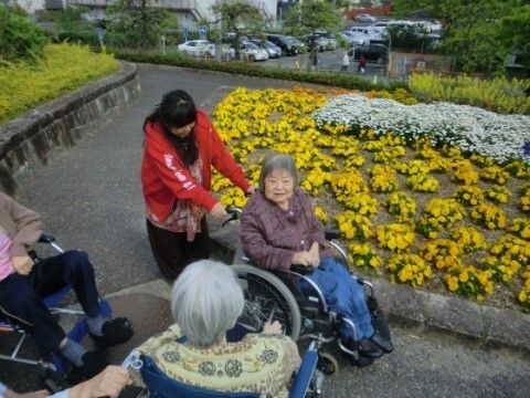スタッフと楽しむ心地良い庭