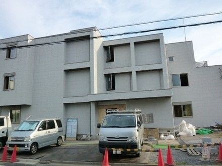 新築そうな建物の外観