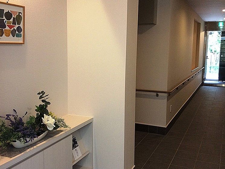 清潔感ある廊下の風景