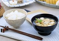 ごはんと豆腐の味噌汁