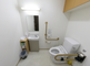 清潔感のあるバリアフリーのトイレ空間