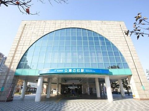 「シニア町内会 NARITA公津の杜」の周辺環境。公共交通機関を利用して、アクセス可能になっている。