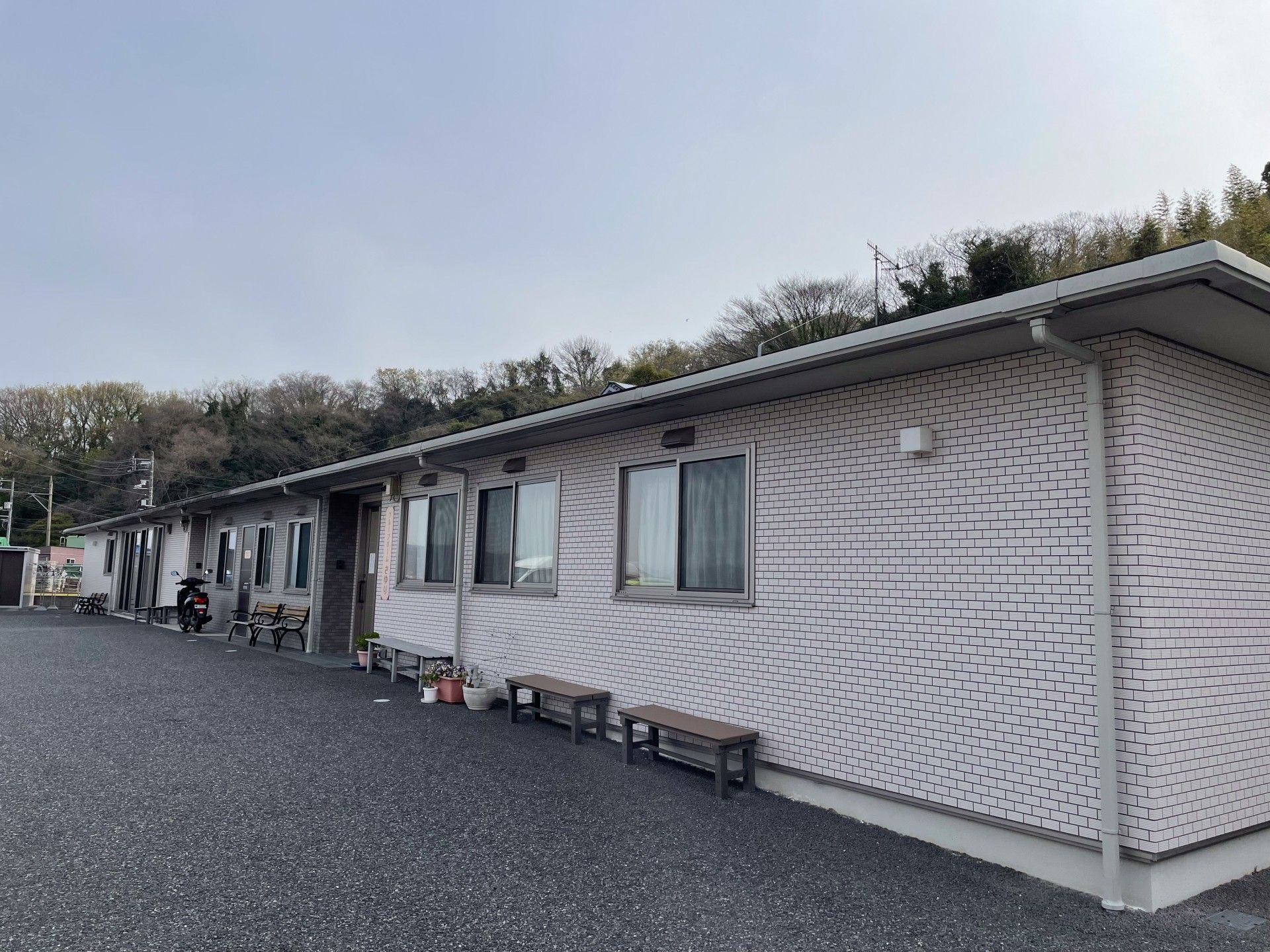 日当たりのいい場所で、日向ぼっこを楽しんでいる入居者様