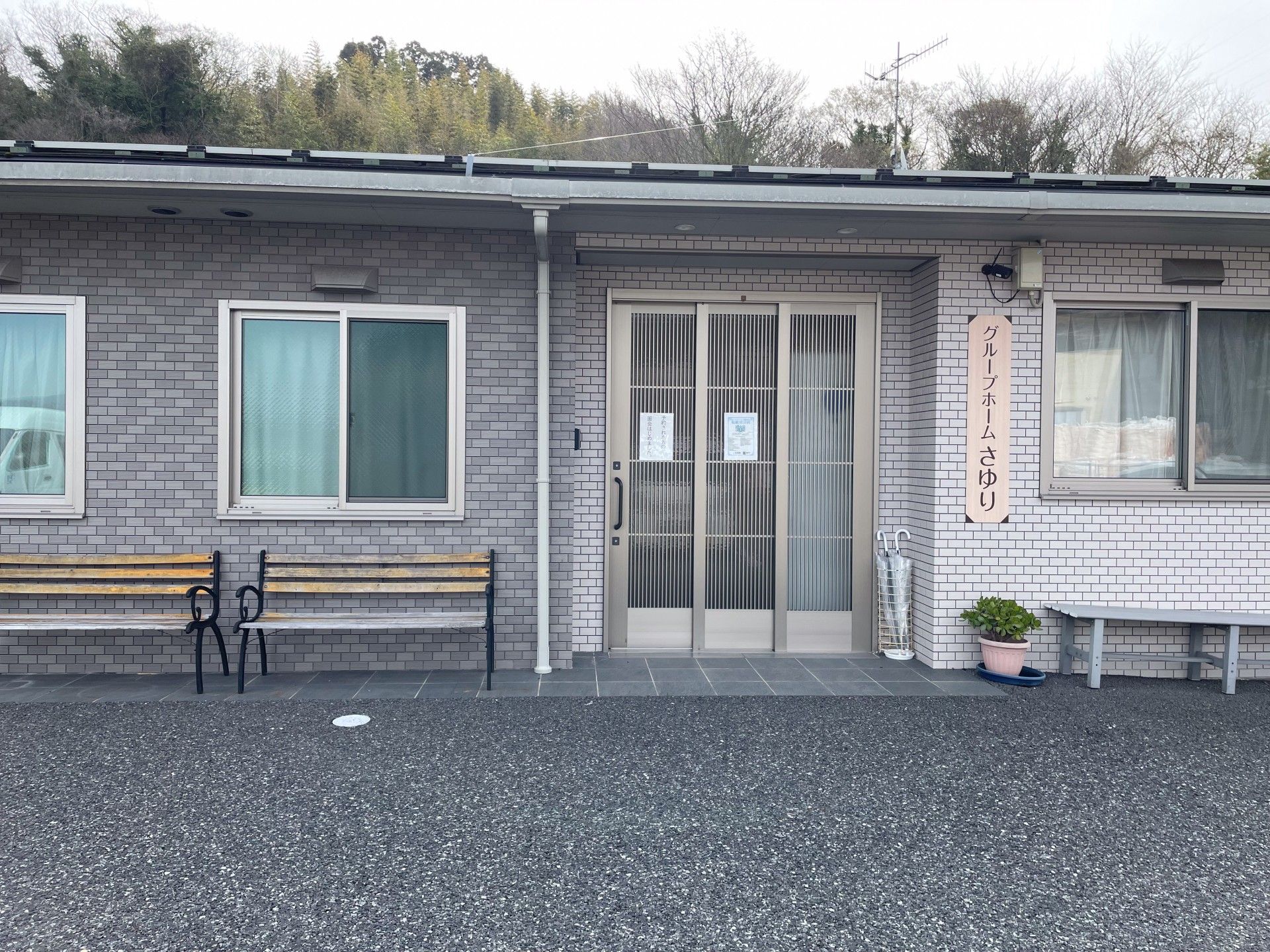 入り口のある建物正面