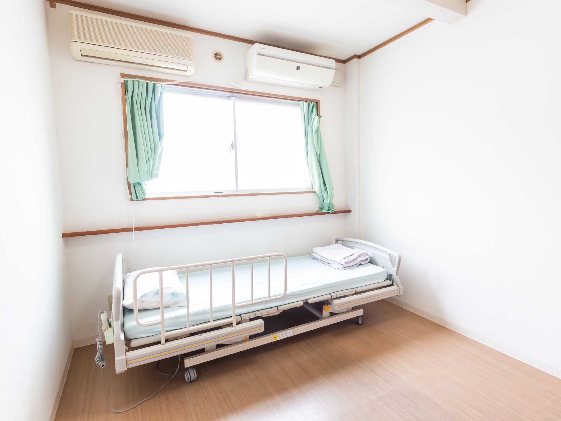 腰高窓のある居室