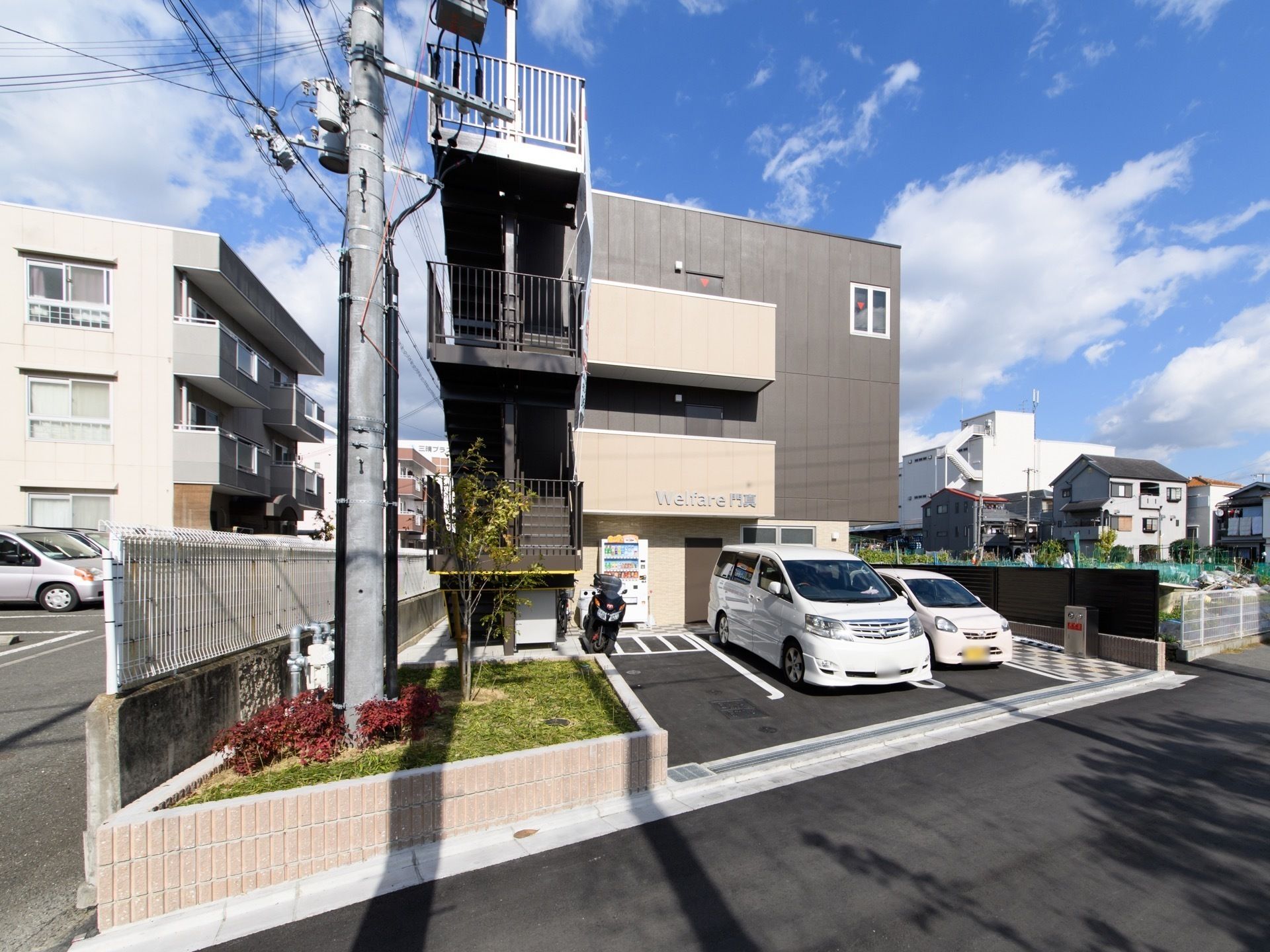 津波の際には、屋上に逃げられるような階段もある施設