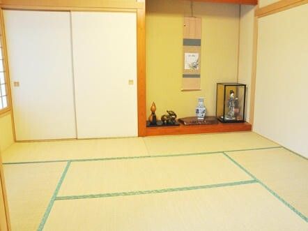 「グランフォレストしずおか葵の森」の和室。馴染みのある落ち着いた空間である。