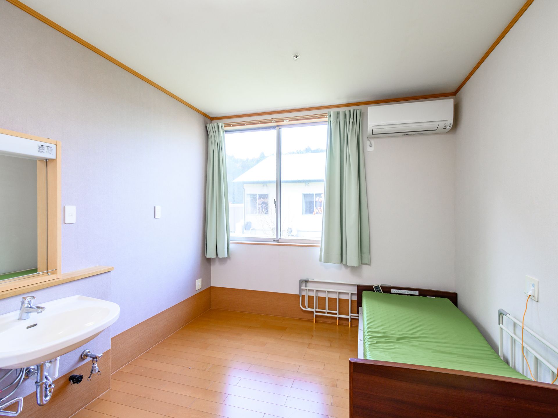 家庭用のエアコンが設置されている居室
